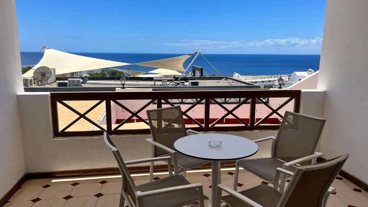 La Cumbre 4A - Sea Views -2 Bed - 2 Bath - Mezzanine Floor - Aircon - Uk Tv Apartment Puerto del Carmen  Puerto del Carmen (Lanzarote)