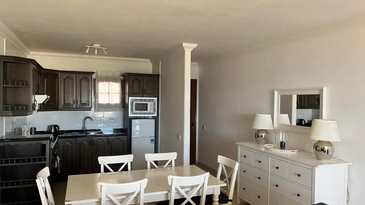 La Cumbre 4A - Sea Views -2 Bed - 2 Bath - Mezzanine Floor - Aircon - Uk Tv Apartment Puerto del Carmen  Puerto del Carmen (Lanzarote)
