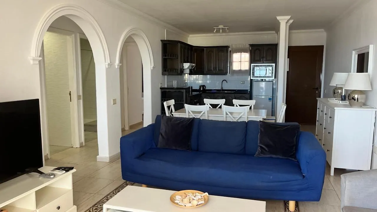 La Cumbre 4A - Sea Views -2 Bed - 2 Bath - Mezzanine Floor - Aircon - Uk Tv Apartment Puerto del Carmen  0*, Puerto del Carmen (Lanzarote)