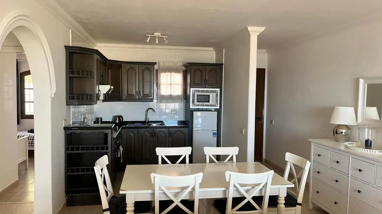 La Cumbre 4A - Sea Views -2 Bed - 2 Bath - Mezzanine Floor - Aircon - Uk Tv Apartment Puerto del Carmen  0*, Puerto del Carmen (Lanzarote) Spain