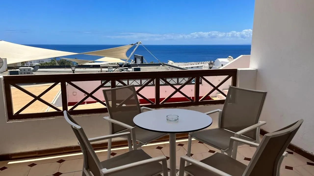 La Cumbre 4A - Sea Views -2 Bed - 2 Bath - Mezzanine Floor - Aircon - Uk Tv Apartment Puerto del Carmen  0*, Puerto del Carmen (Lanzarote) Spain